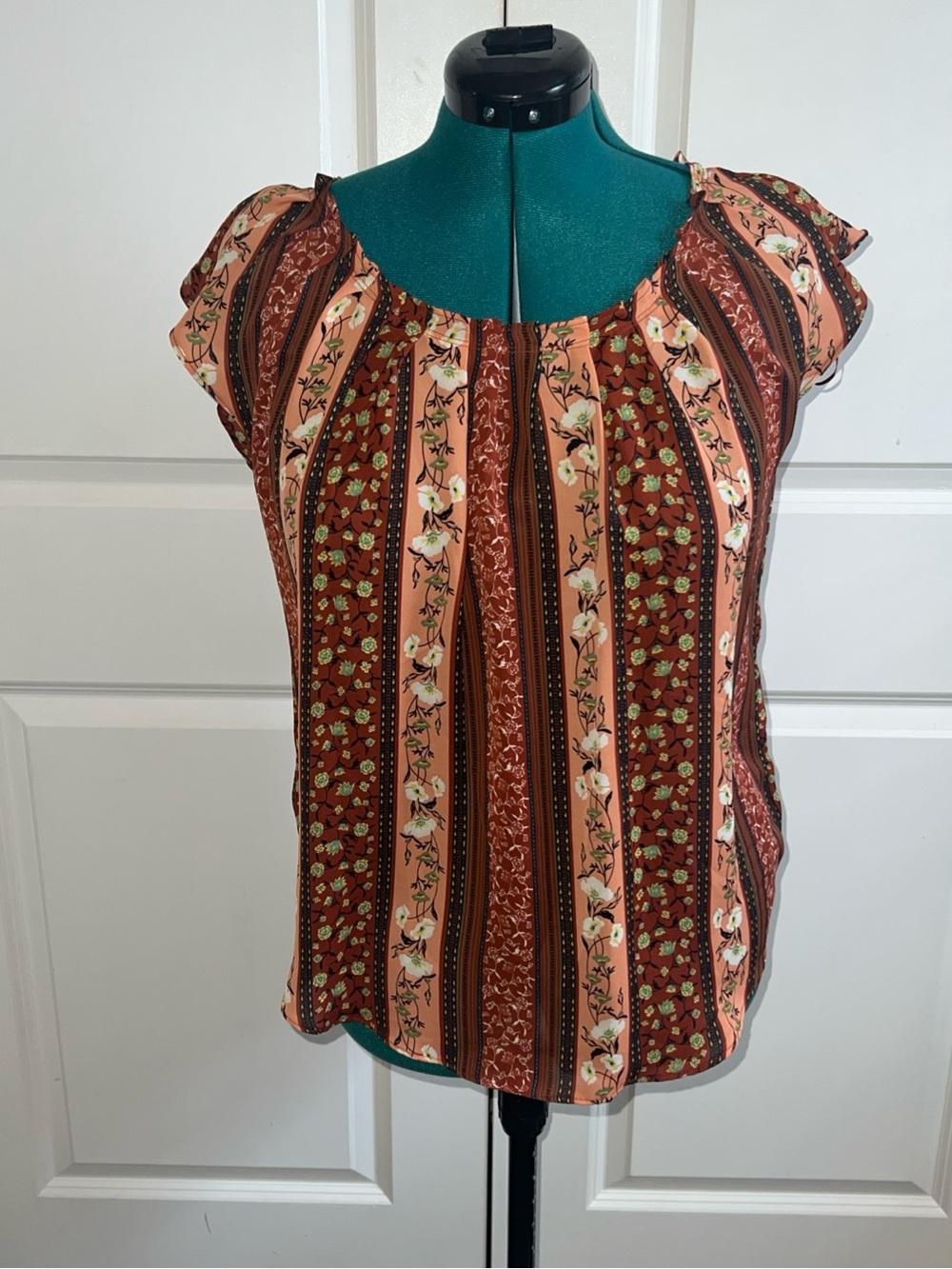 LC Lauren Conrad Rust and Peach Floral Stripe Bow Back Pleated Front Blouse M
